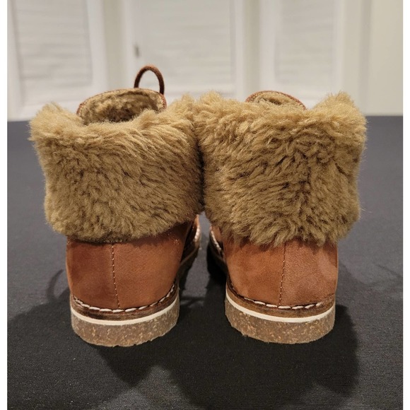 Brown fuzzy lace up boots - Picture 5 of 6